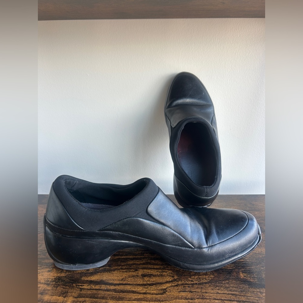 Merrell Black Leather Slip On Comfort Shoes Women’s 9 Walking Work Travel